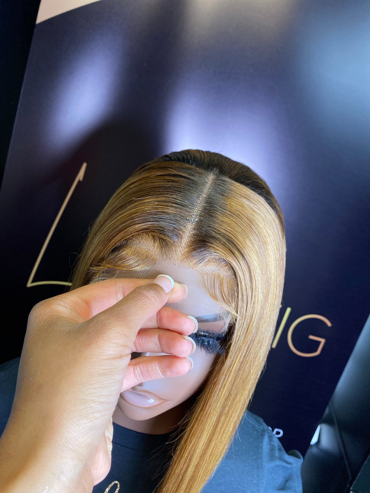 HD 4X4 BOB HONEY BLONDE WIG w/ DARK ROOTS