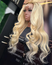 Load image into Gallery viewer, 22 INCH 613 BLONDE/ BROWN ROOTS TRANSPARENT FRONTAL LACE WIG
