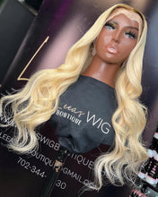 Load image into Gallery viewer, 22 INCH 613 BLONDE/ BROWN ROOTS TRANSPARENT FRONTAL LACE WIG
