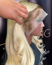 Load image into Gallery viewer, 22 INCH 613 BLONDE/ BROWN ROOTS TRANSPARENT FRONTAL LACE WIG
